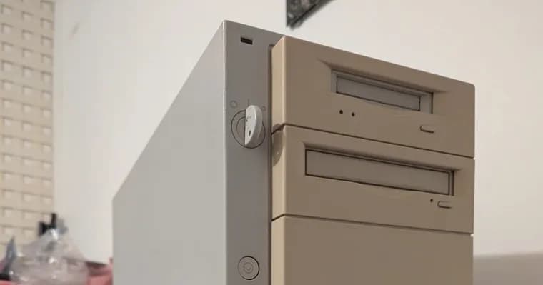 Apple Workgroup Server 9150 restored to run MkLinux again