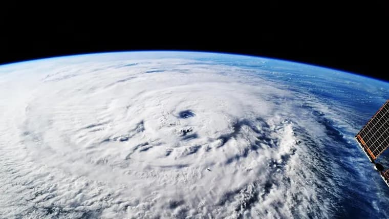 DeepMind's WeatherNext AI predicts hurricanes a day earlier