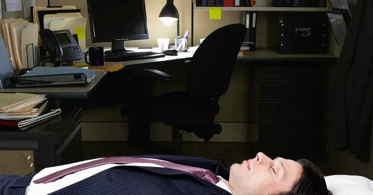 Ribbon and Greenhouse report a rise in late-night AI job interviews