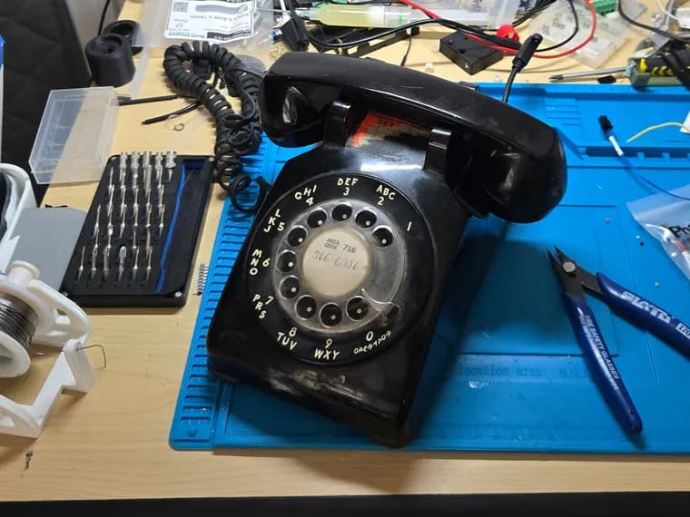 RotaryCell turns a stock rotary phone into a portable LTE handset